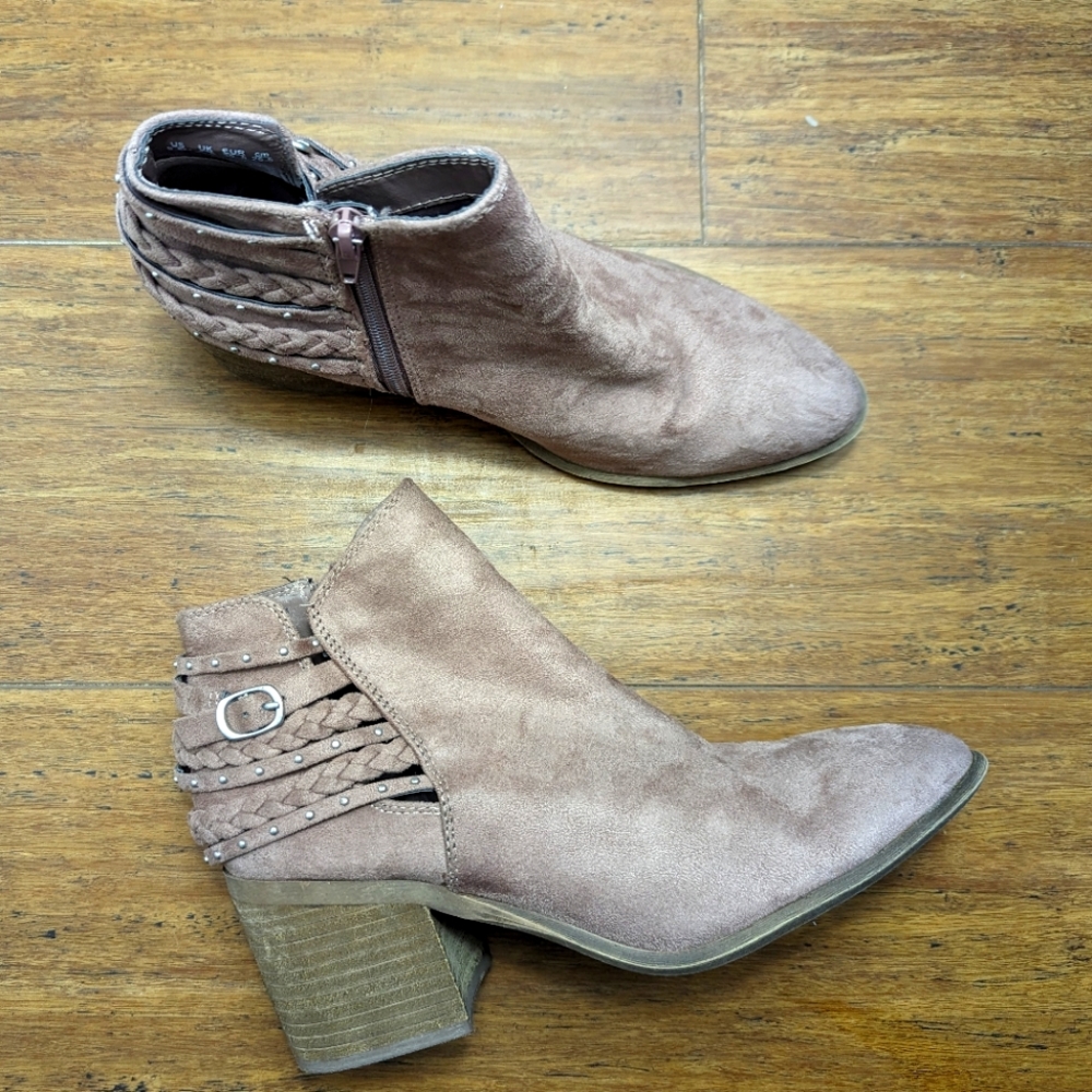 Carlos by Carlos Santana ashby bootie with braided back detail Size 9.5M